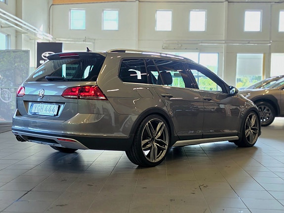 Volkswagen Golf Alltrack 3 of 14