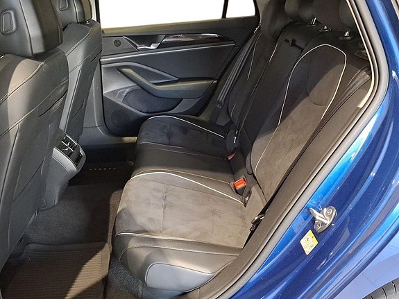 Volkswagen Passat 21 of 23