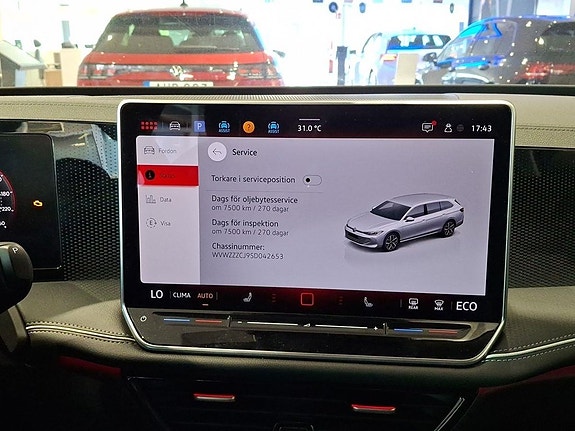 Volkswagen Passat 15 of 23
