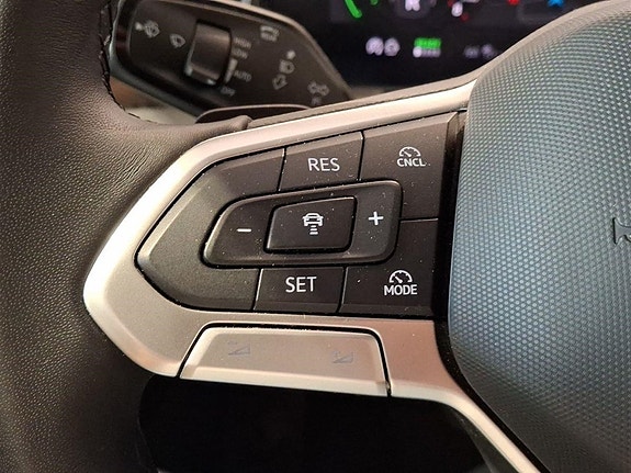 Volkswagen Passat 19 of 23