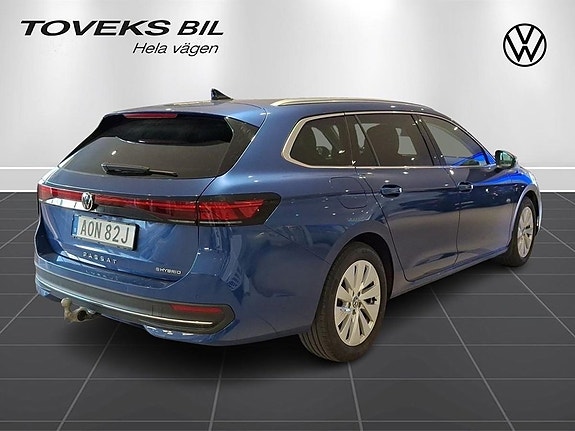 Volkswagen Passat 3 of 23