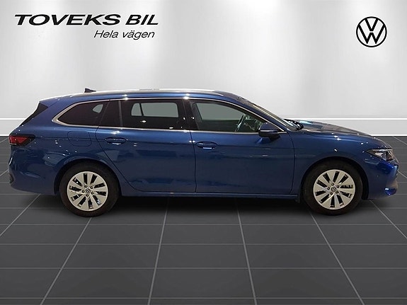 Volkswagen Passat 2 of 23