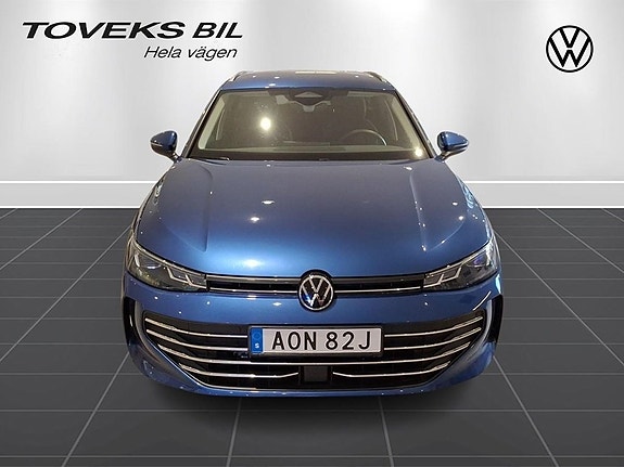 Volkswagen Passat 8 of 23