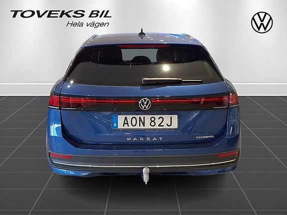 Volkswagen Passat 4 of 23