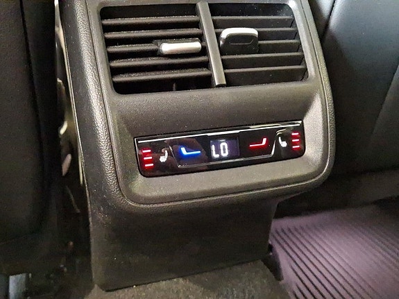 Volkswagen Passat 17 of 23