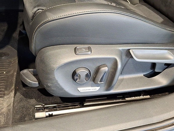 Volkswagen Passat 14 of 23