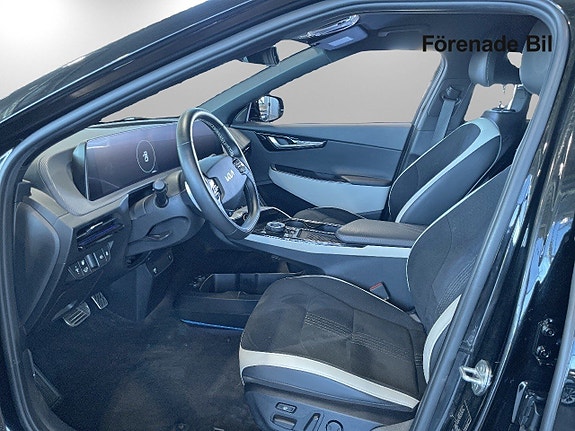 Kia EV6 8 of 16