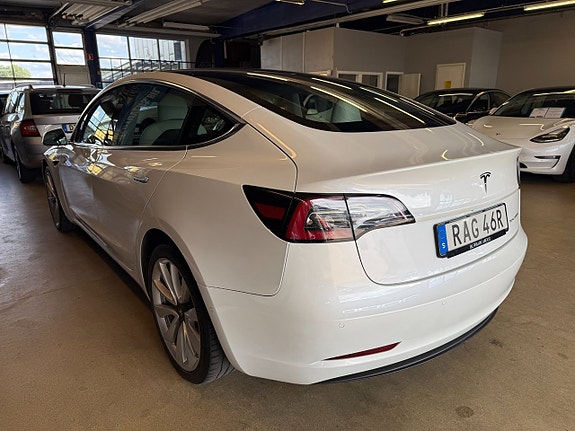 Tesla Model 3 5 of 17