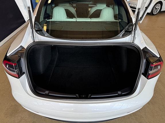 Tesla Model 3 11 of 17