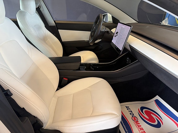 Tesla Model 3 8 of 17