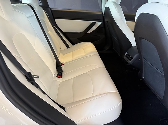 Tesla Model 3 9 of 17
