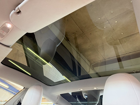 Tesla Model 3 13 of 17