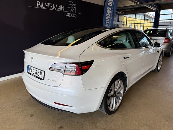 Tesla Model 3 4 of 17