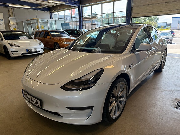 Tesla Model 3 2 of 17