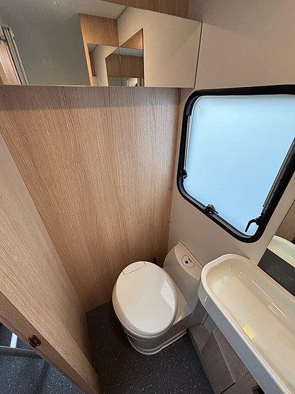 Adria Aviva 563 PT 15 of 18