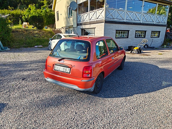 Nissan Micra 4 of 7