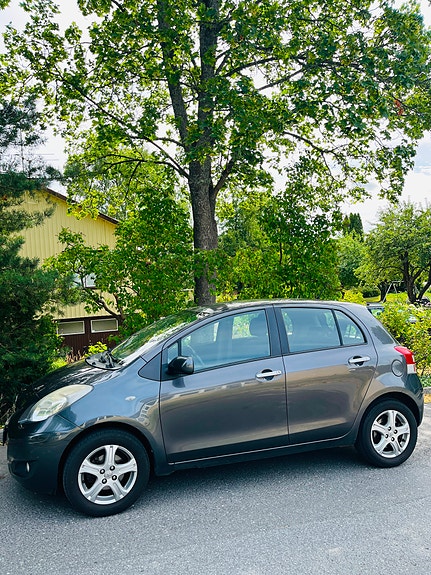 Toyota Yaris 6 of 6