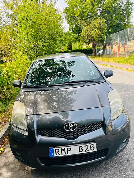 Toyota Yaris 5 of 6