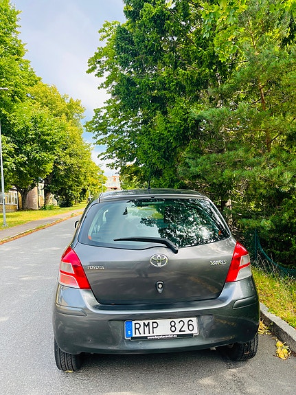Toyota Yaris 4 of 6