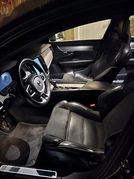 Volvo V90 2 of 8