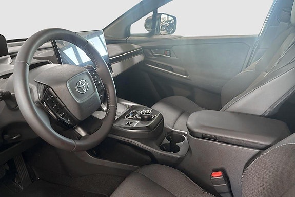 Toyota C-HR+ 8 of 15