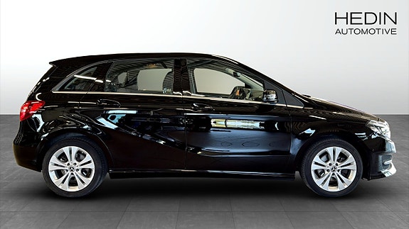 Mercedes-Benz B200 d 24 of 26