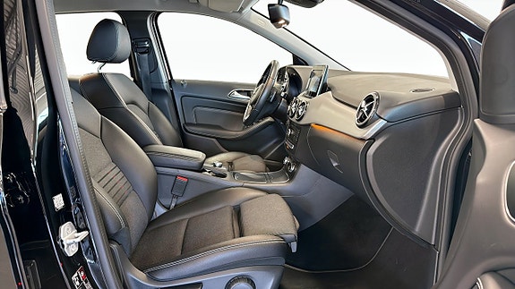 Mercedes-Benz B200 d 3 of 26