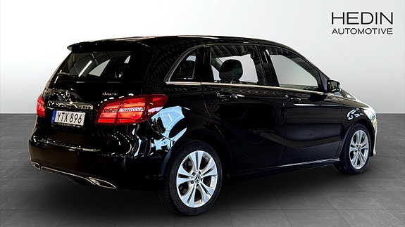 Mercedes-Benz B200 d 2 of 26