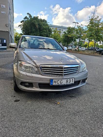 Mercedes-Benz C180 2 of 5