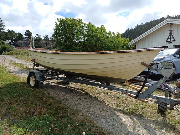 Uttern segeleka 450 med ny motor och bromsad båttrailer 4 of 7