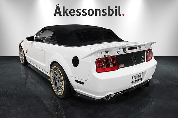 Ford Mustang 6 of 10