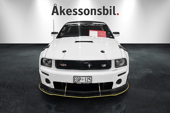 Ford Mustang 2 of 10