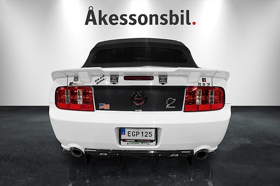 Ford Mustang 8 of 10