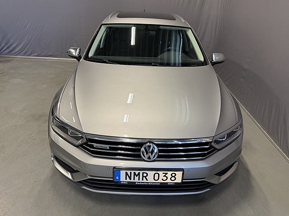Volkswagen Passat Alltrack 4 of 22
