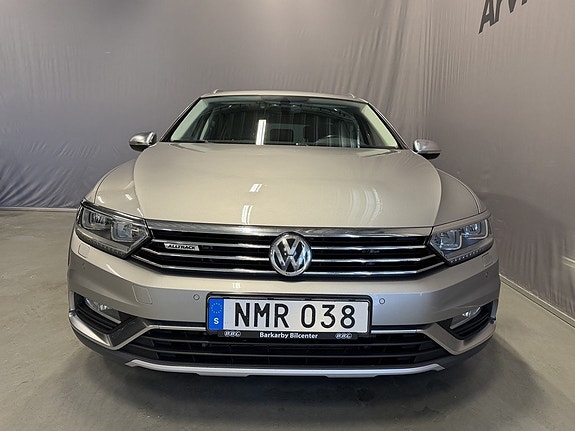 Volkswagen Passat Alltrack 3 of 22