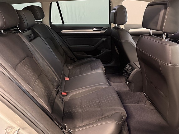 Volkswagen Passat Alltrack 19 of 22
