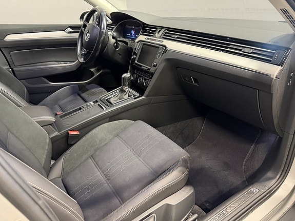 Volkswagen Passat Alltrack 8 of 22