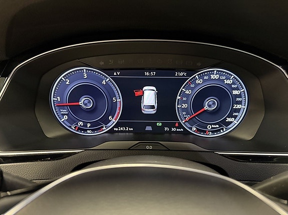 Volkswagen Passat Alltrack 12 of 22