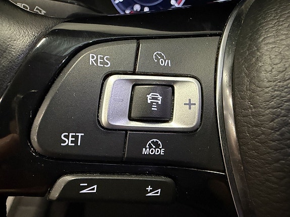 Volkswagen Passat Alltrack 14 of 22