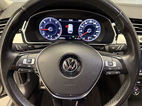 Volkswagen Passat Alltrack 13 of 22