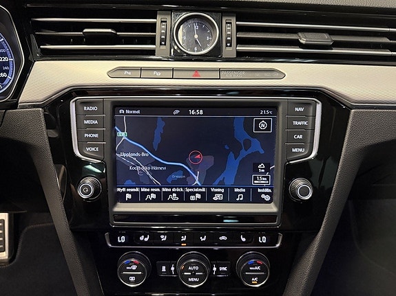 Volkswagen Passat Alltrack 16 of 22