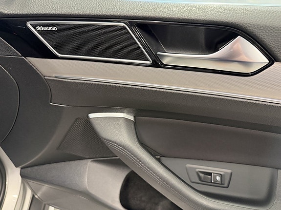 Volkswagen Passat Alltrack 18 of 22