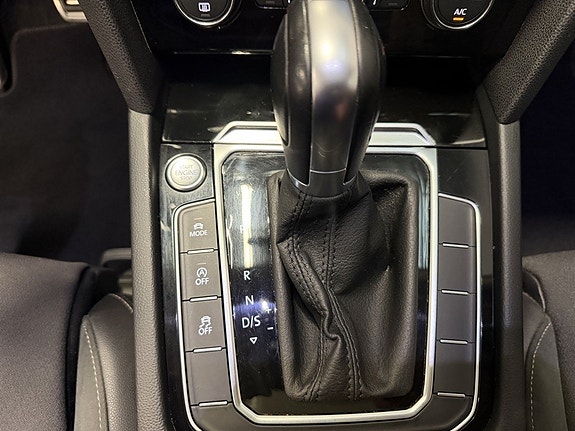Volkswagen Passat Alltrack 17 of 22