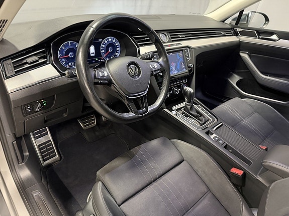 Volkswagen Passat Alltrack 9 of 22