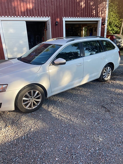 Skoda Octavia 2 of 10