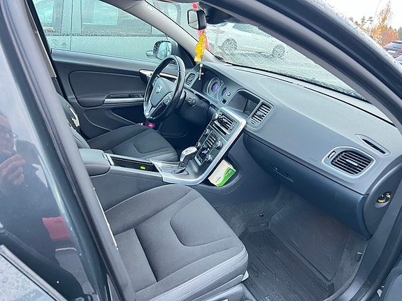 Volvo V60 8 of 9