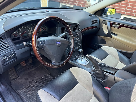 Volvo S60 3 of 4