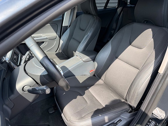 Volvo V60 14 of 30
