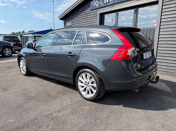 Volvo V60 2 of 30