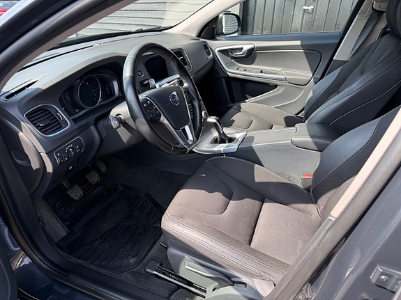 Volvo V60 11 of 30